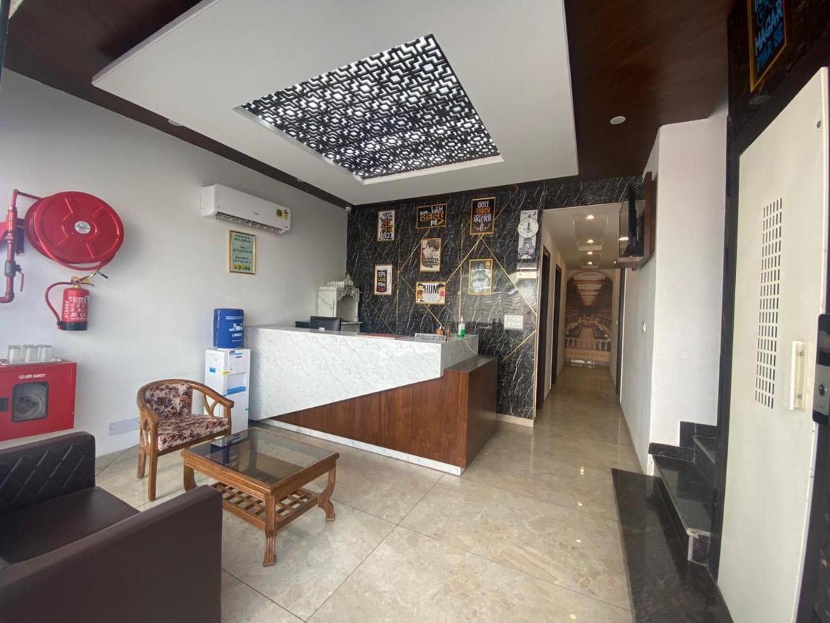 Zirakpur Hotel Hollywood - Family Hotel מראה חיצוני תמונה