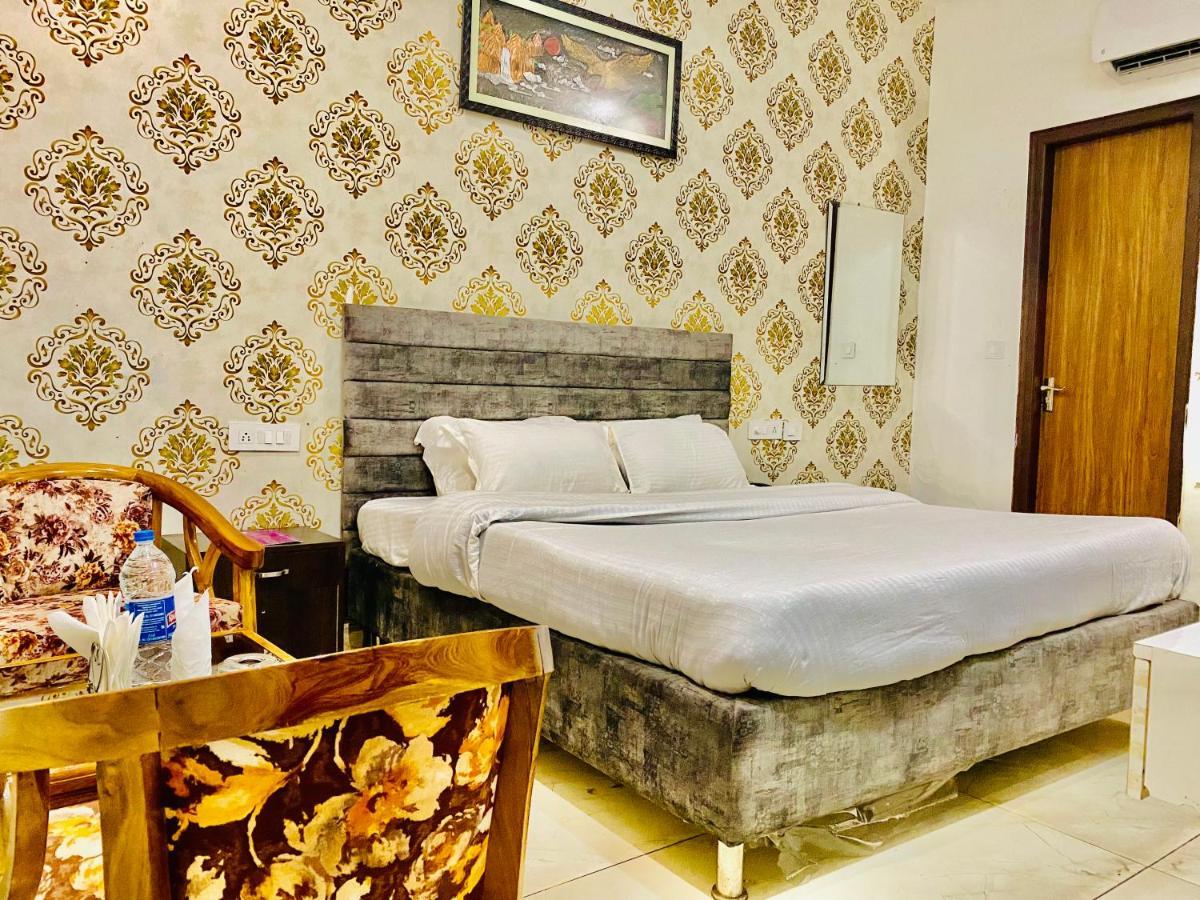 Zirakpur Hotel Hollywood - Family Hotel מראה חיצוני תמונה