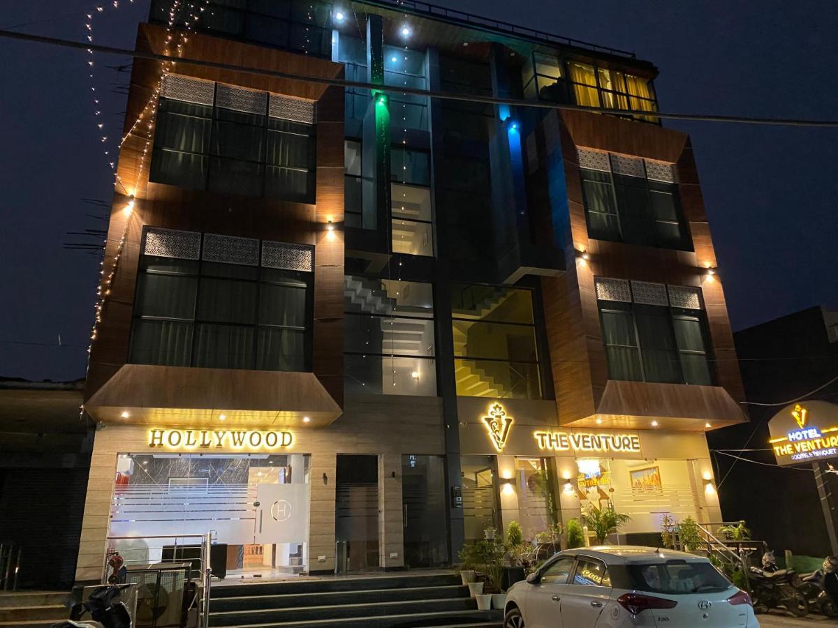 Zirakpur Hotel Hollywood - Family Hotel מראה חיצוני תמונה