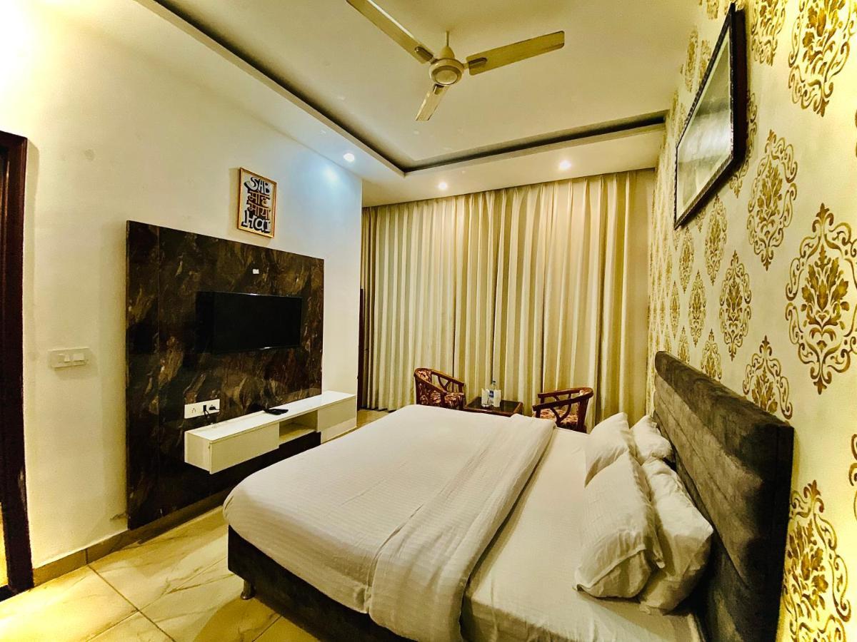 Zirakpur Hotel Hollywood - Family Hotel מראה חיצוני תמונה