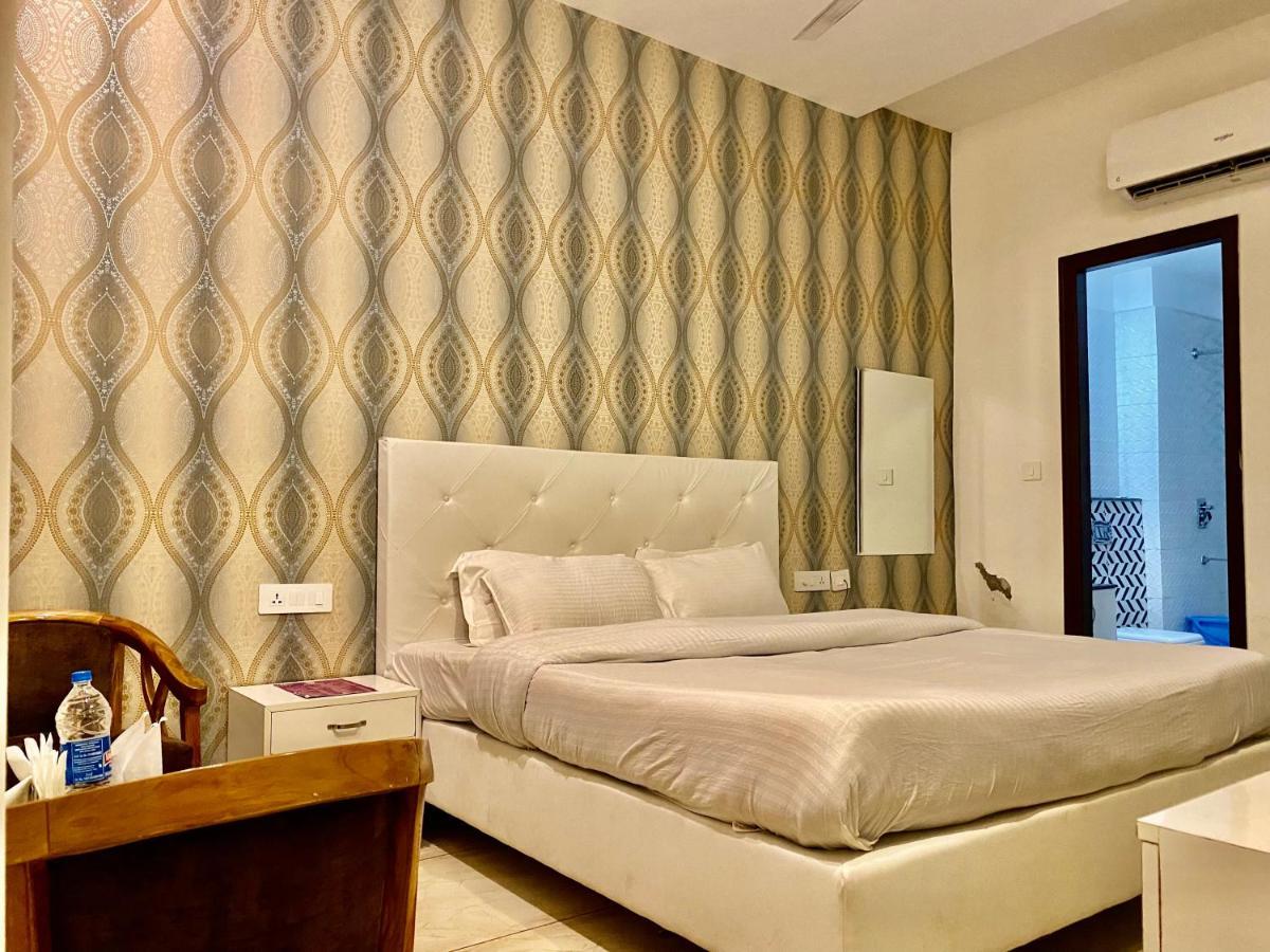 Zirakpur Hotel Hollywood - Family Hotel מראה חיצוני תמונה