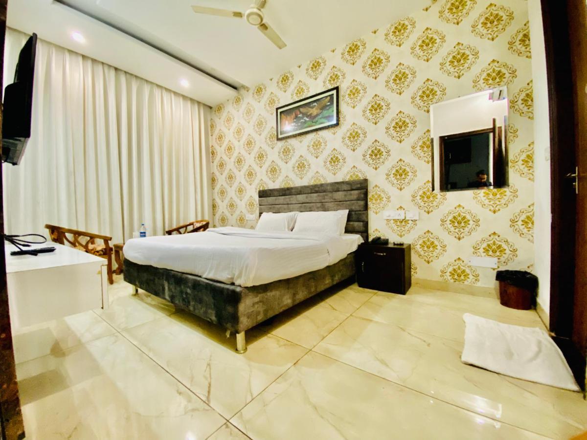 Zirakpur Hotel Hollywood - Family Hotel מראה חיצוני תמונה