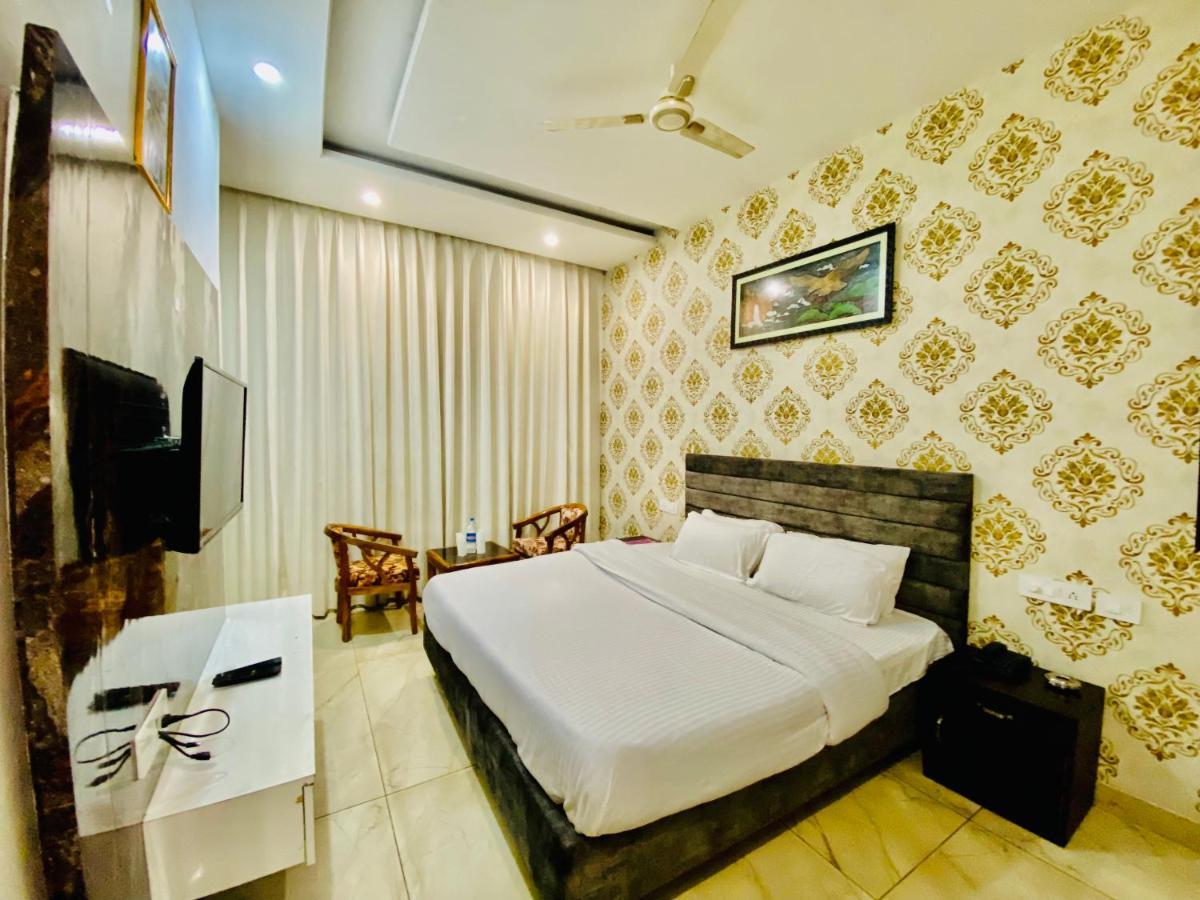 Zirakpur Hotel Hollywood - Family Hotel מראה חיצוני תמונה