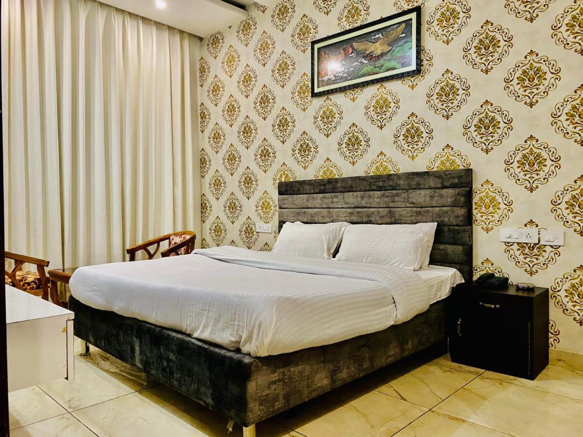 Zirakpur Hotel Hollywood - Family Hotel מראה חיצוני תמונה